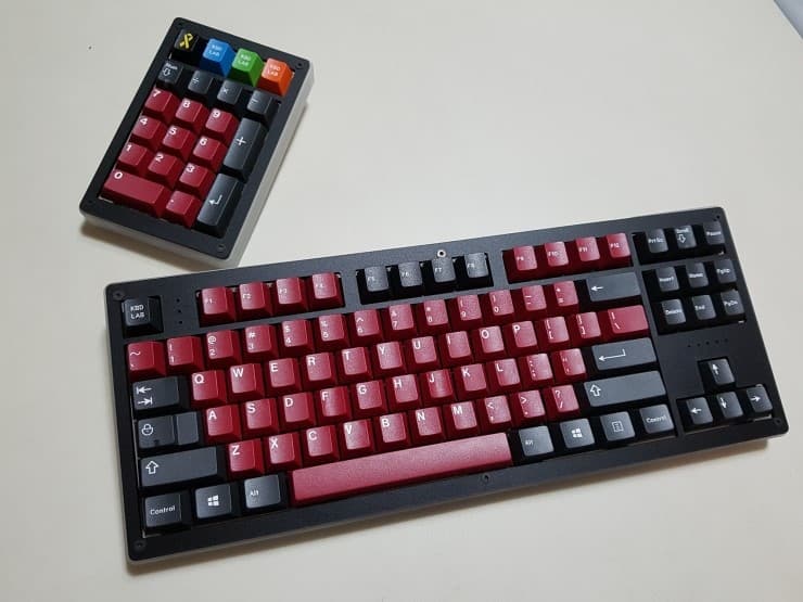 GMK Burgundy keycap set image